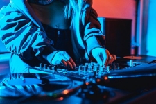 DJ